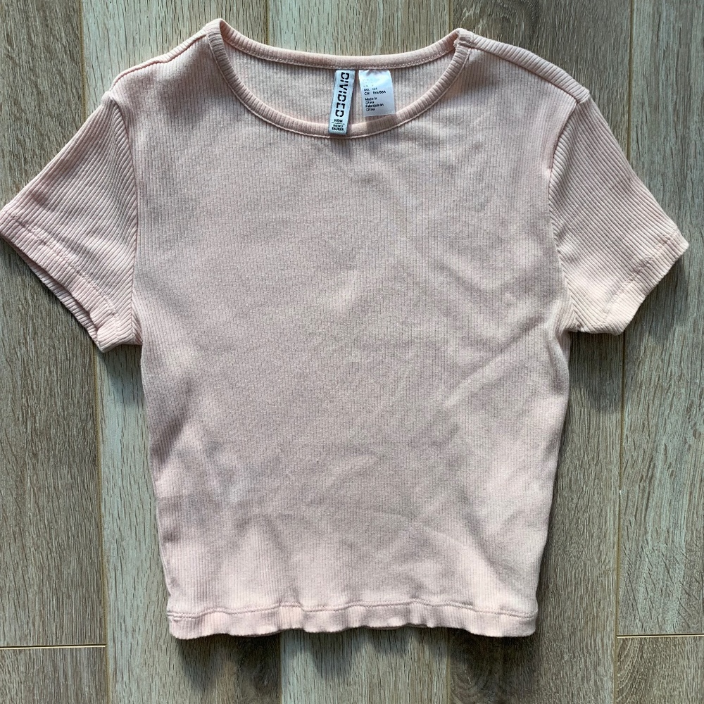 Light Pink Cropped Fitted Tee - Like New - Size Small